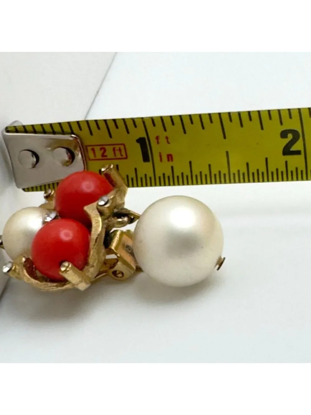 Vtg Gold-Tone Clip-On Earrings Red & White Beads Rhinestones Dangle Design - Picture 3 of 8
